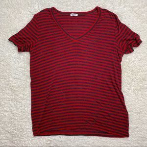 Splendid V-Neck T-Shirtin Dark Gray/Red stripes size M